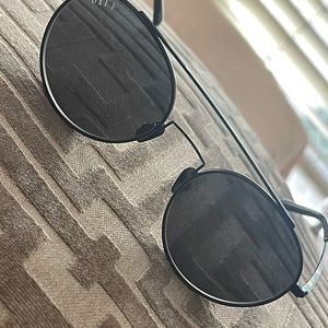 Diff Jessie James Decker ‘Skye’ black like new